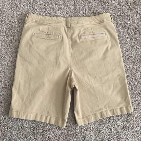 L.L.Bean Favorite Fit Womens Shorts Sz 12 Khaki High Rise Stretch Slash Pocket - Picture 2 of 11